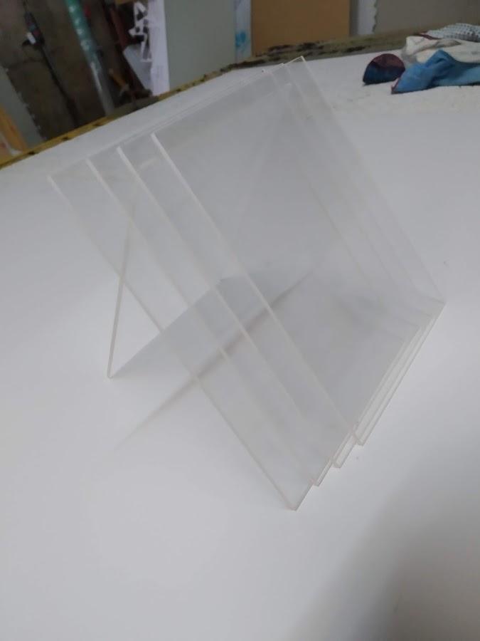 Mica trong 2mm - 3 tấm dài 1m rộng 25cm và 2 tấm hình vuông 25cm x 25cm
