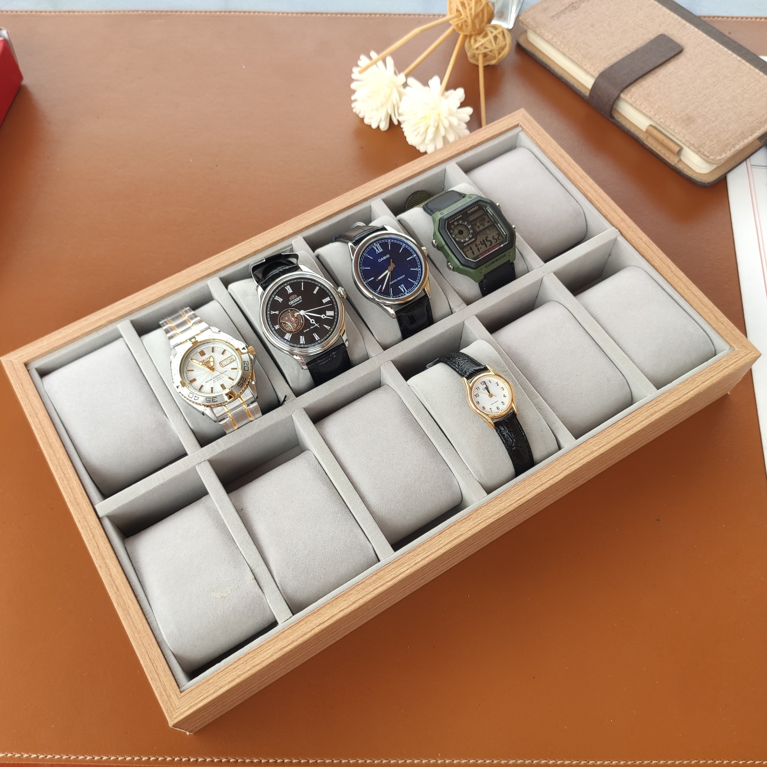 Khay trưng bày 12 đồng hồ bằng gỗ cao cấp, khay đựng đồng hồ