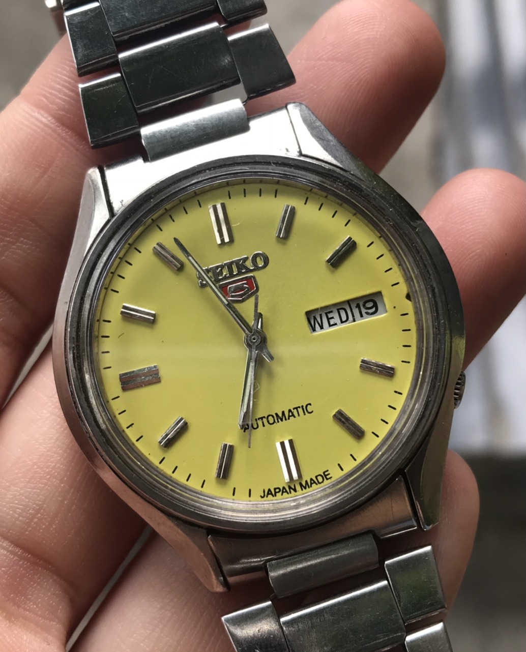 HCM]Đồng hồ Seiko 5 Automatic mặt màu vàng có ô cửa lịch 