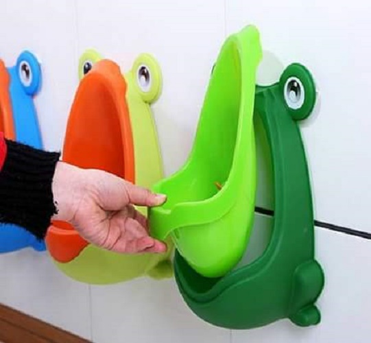 Bô ếch xanh cho bé tập đi tiểu - bô nhựa dụng cụ đi vệ sinh dán tường