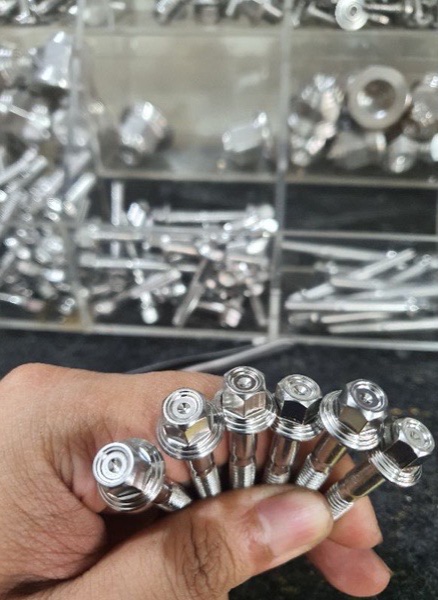 Ốc 6li Trụ Salaya Inox 304 , ốc salaya 6li lốc máy 6li10 tới 6li90