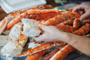 Cụm Chân Cua Hoàng Đế Tươi Và Xông Nhiệt 1 Bộ