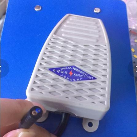 Bàn đạp công tắc EKW-5A bằng nhựa