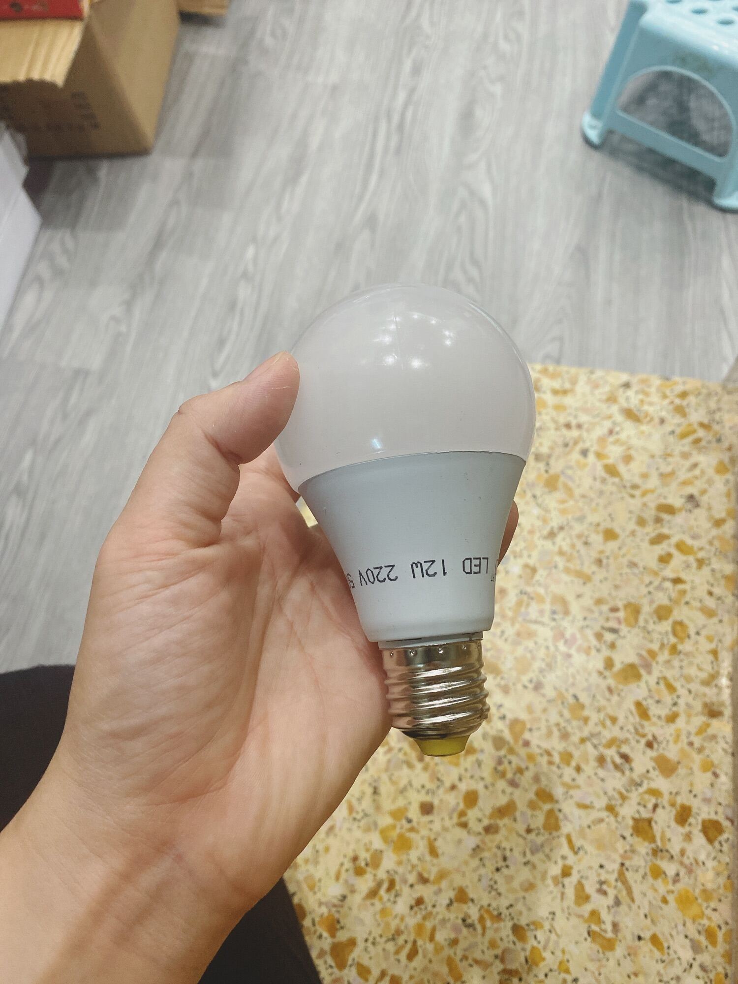 Bóng bulb 12w đui e27 ánh sáng trắng or vàng