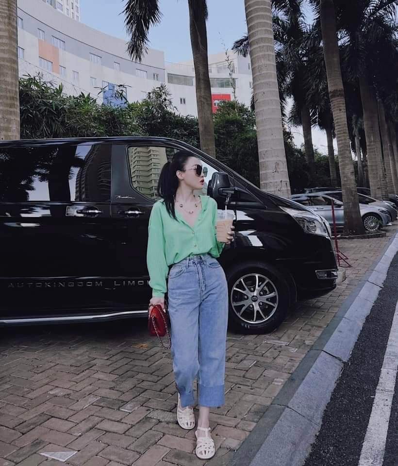 Set sơ mi kẻ xanh kèm quần jean