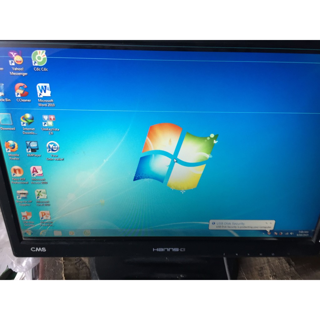 Computer Screen with Minor Error for Technical Use - Computer Screen - Minor Error Image Giá 250,000 Đồng*Miễn phí vận chuyển