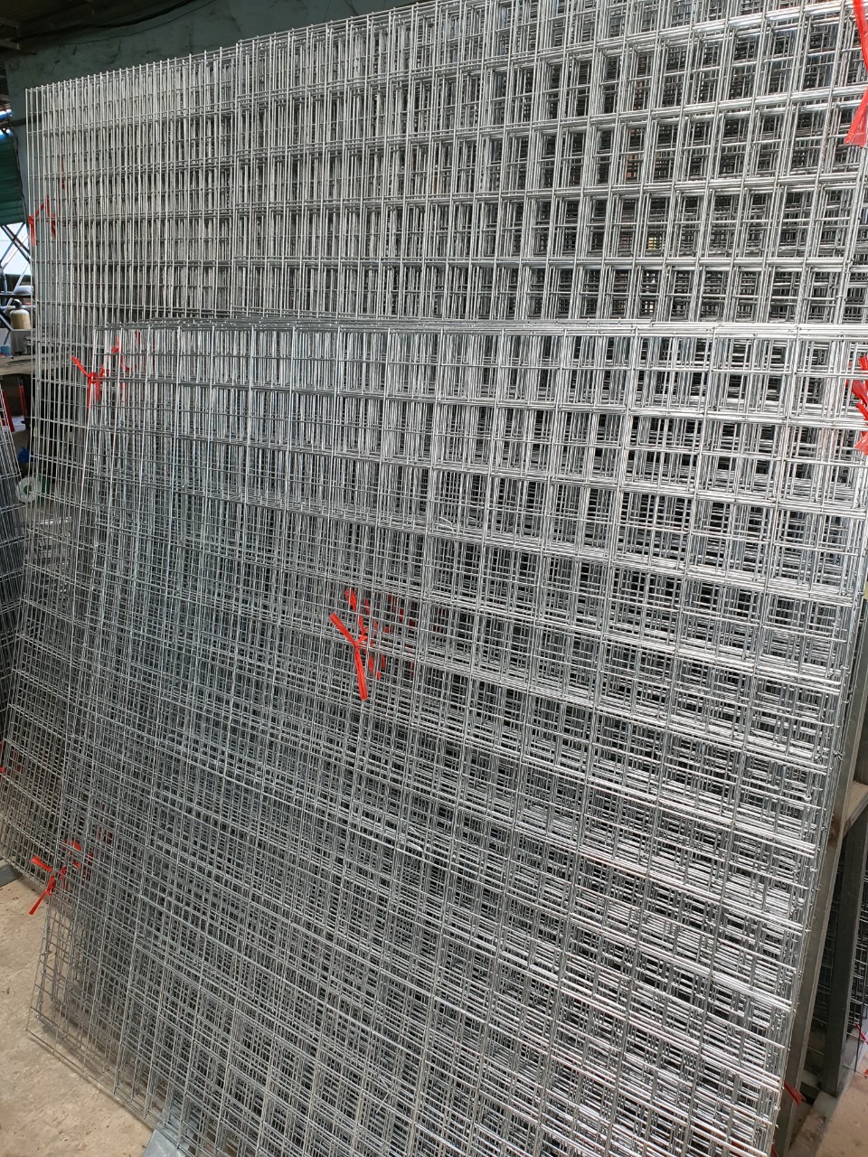 CHUỒNG GÀ VUÔNG 1M5X1M5X1M5 KẼM 3LI5