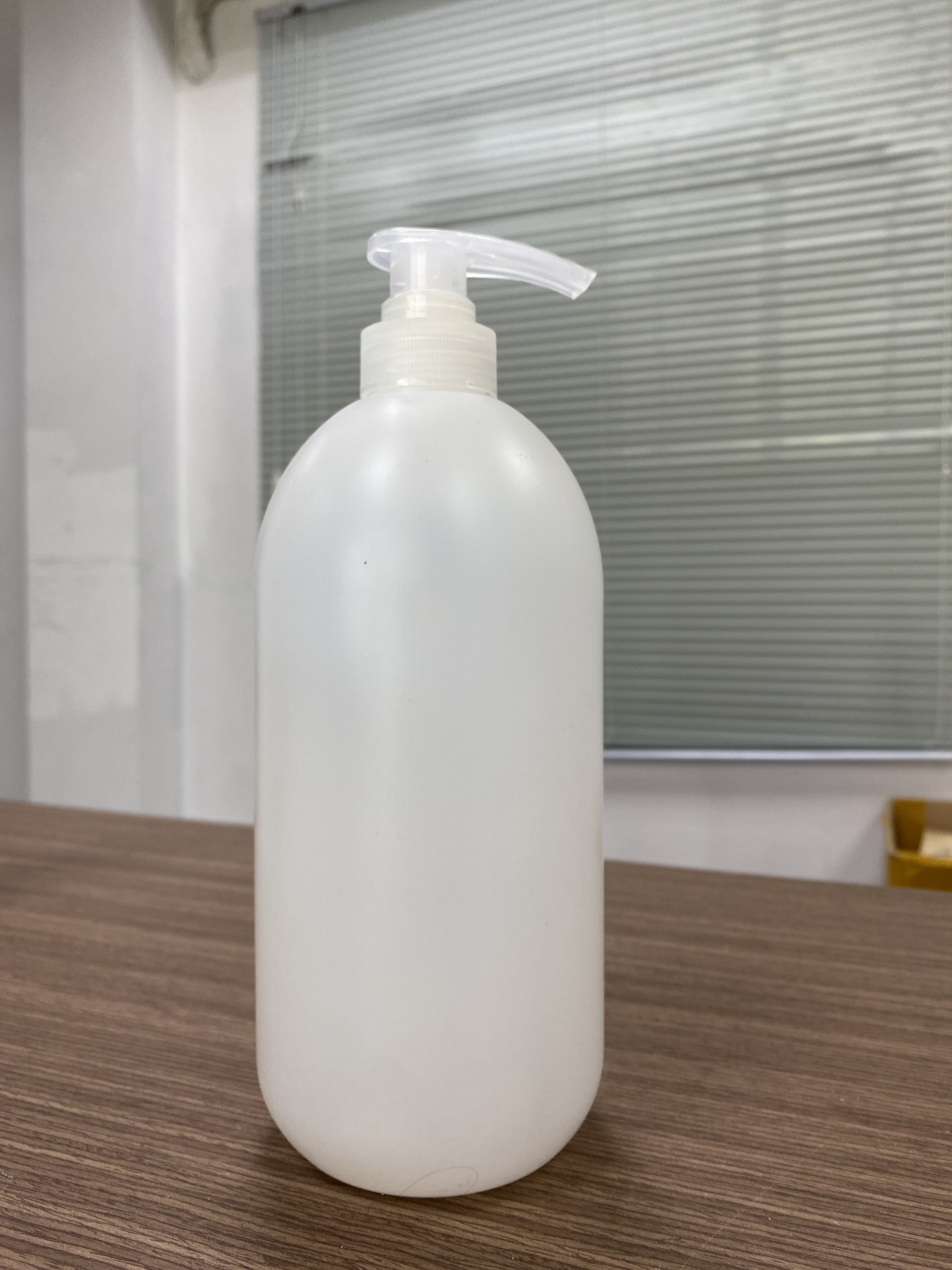 Chai nhựa hdpe 1000ml có vòi nhấn