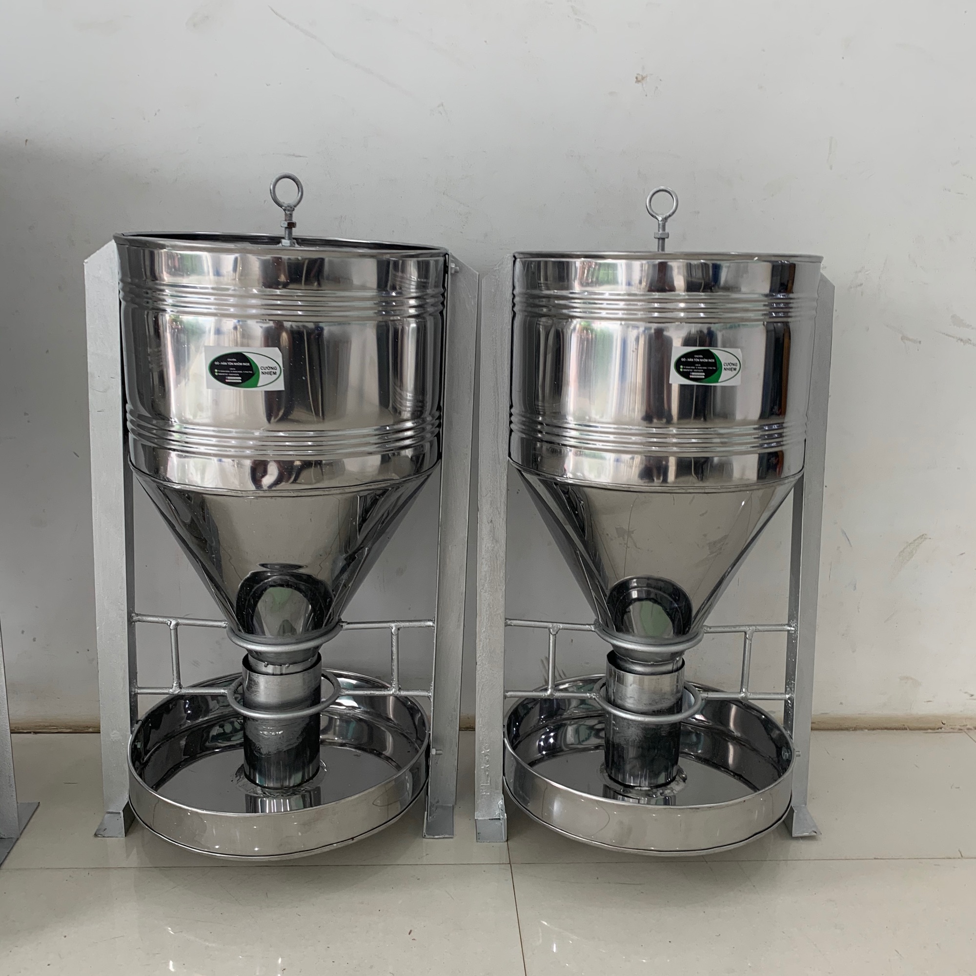 Máng cho lợn ăn thẳng 1 bao bằng inox