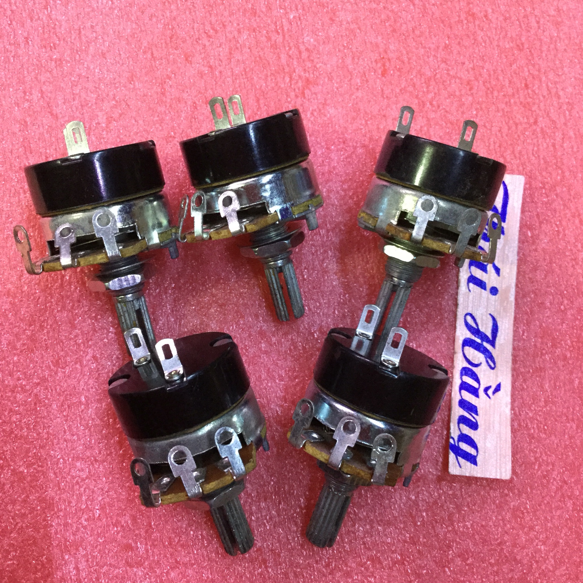 Chiết áp công tắc 350 k cán tròn (2 chiếc )