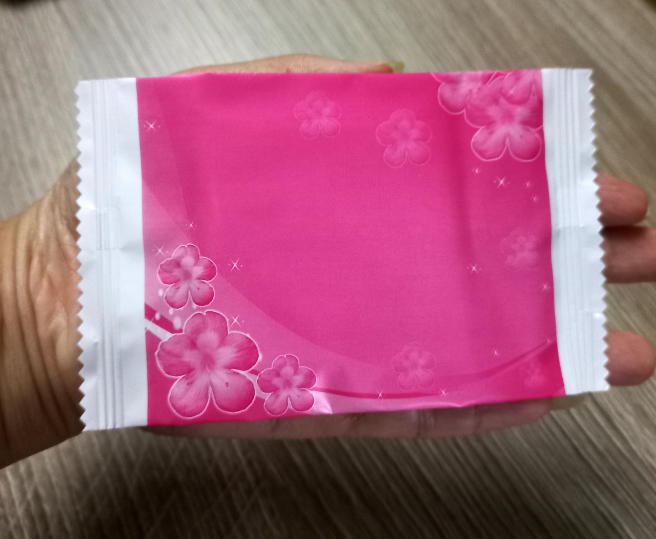 200 cái khăn lạnh, khăn ướt mini màu hồng