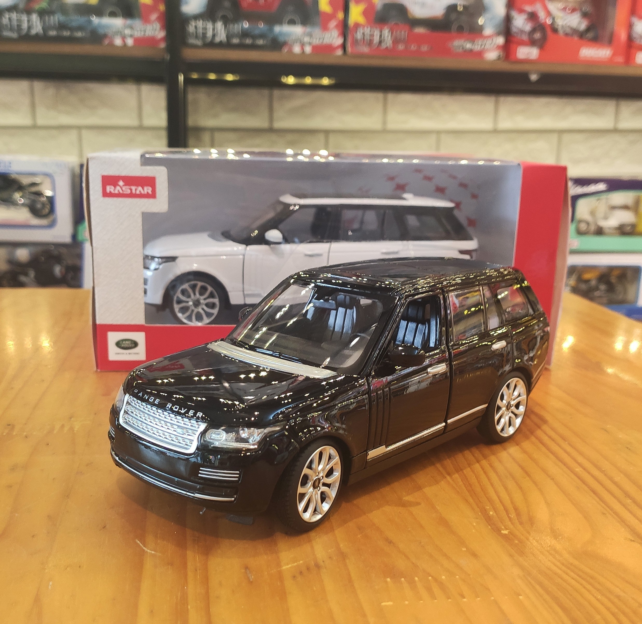 Xe mô hình kim loại Land Rover Range Rover Rastar tỉ lệ 1:24 Đen