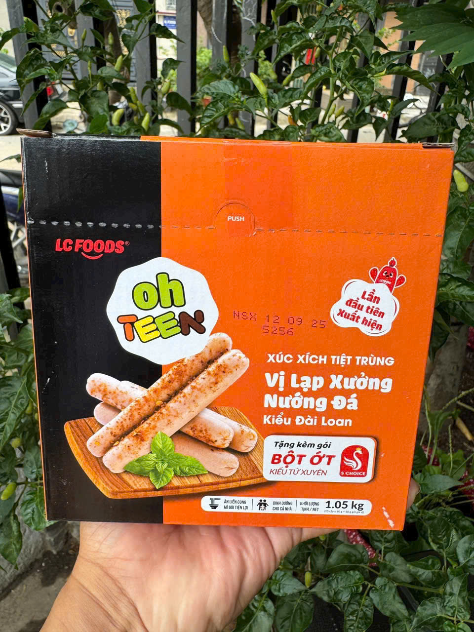 (Tách lẻ) Xúc Xích Vị Lạp Xưởng Nướng Đá LC FOODS (40g/cây + Gói Bột Ớt )