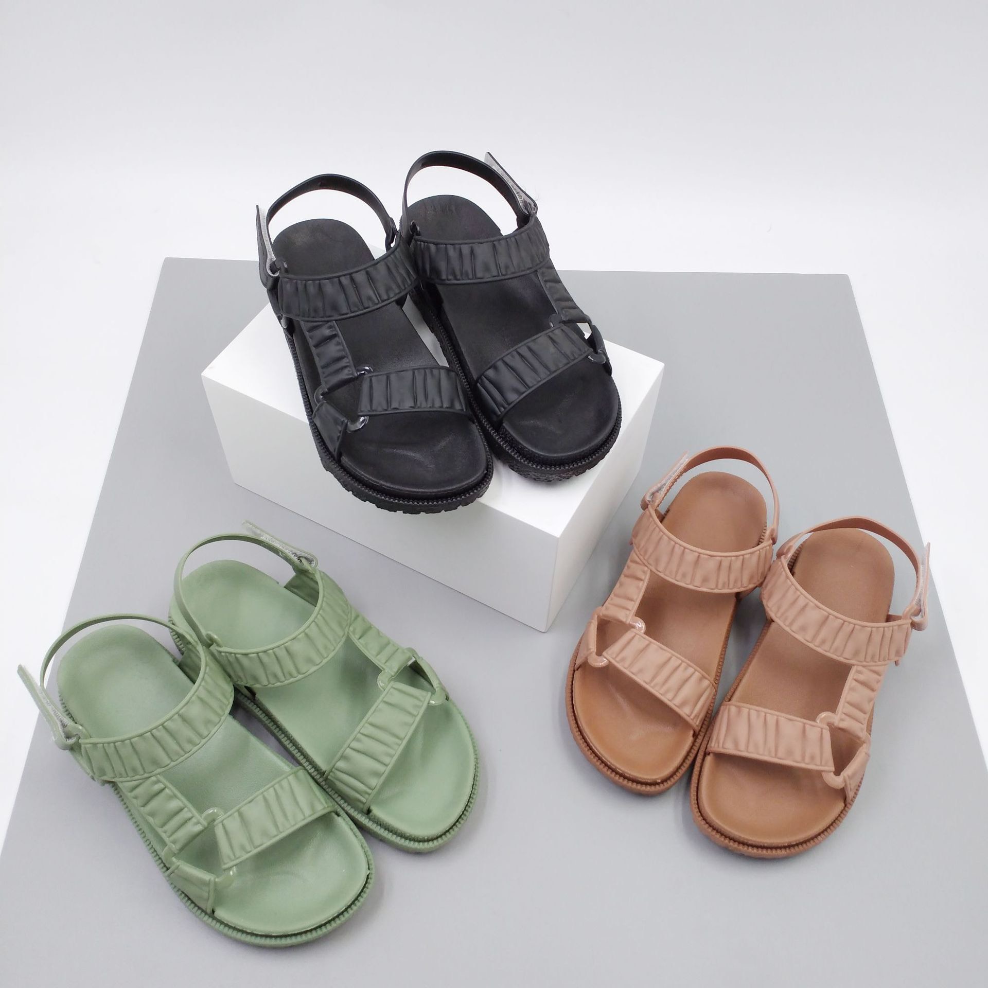 Dép sandal nhựa dẻo thiết kế tinh xảo hot trend 2023