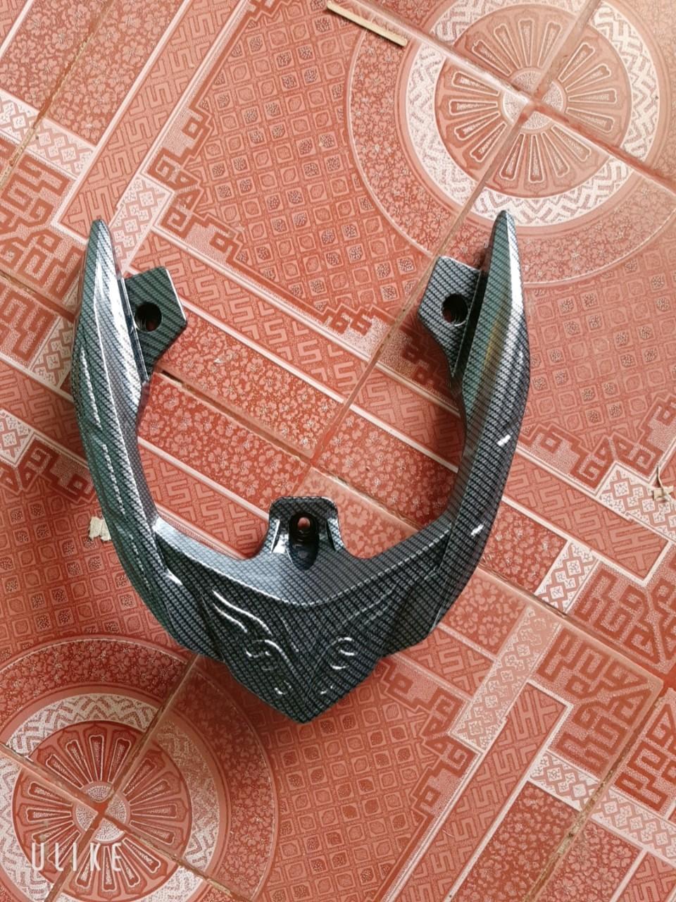Ốp cảng sau xe air blade 2016 đến 2019 đen carbon