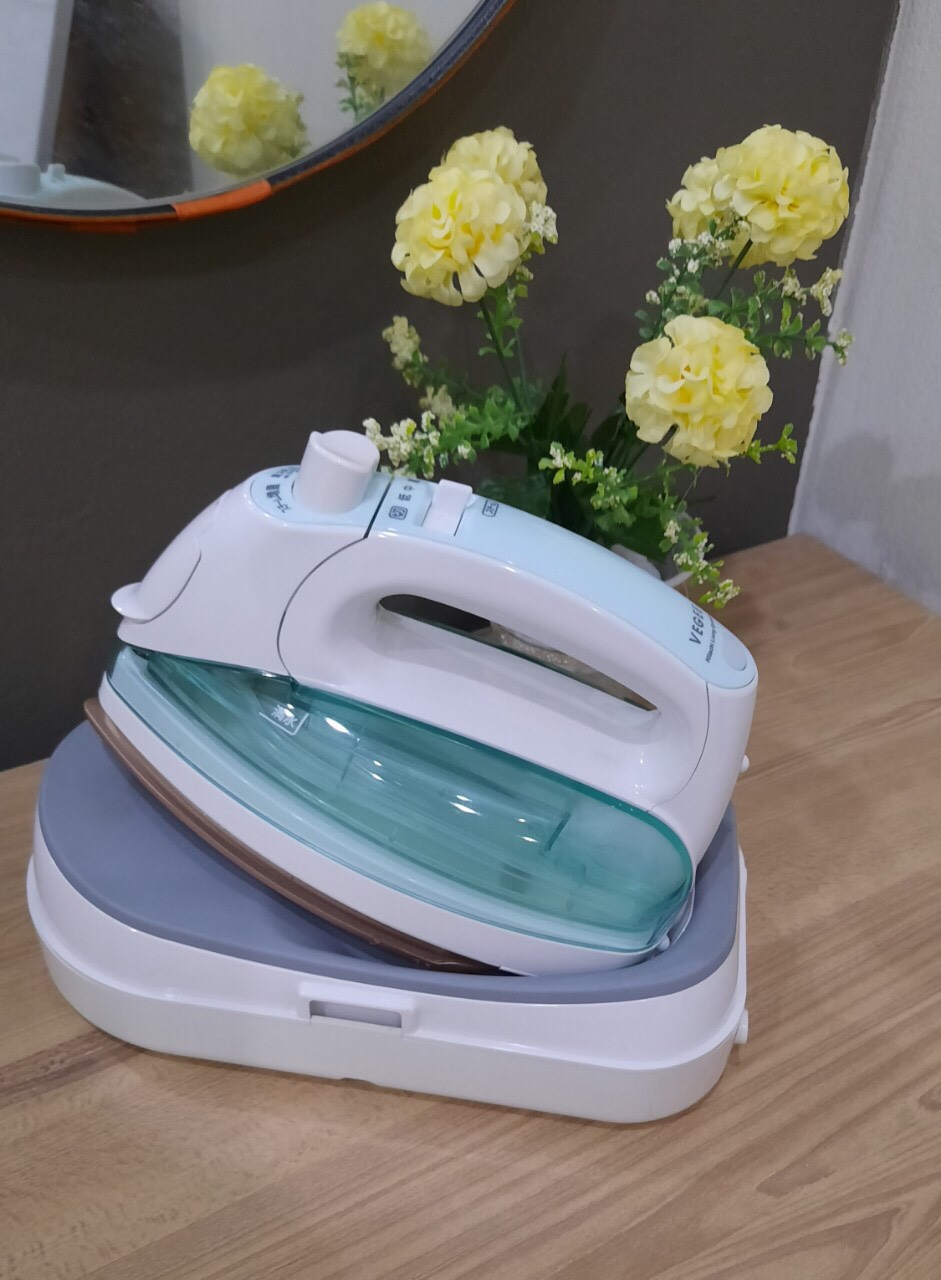 bàn là ủi hơi nước không dây nhật bản nội địa điện 100v