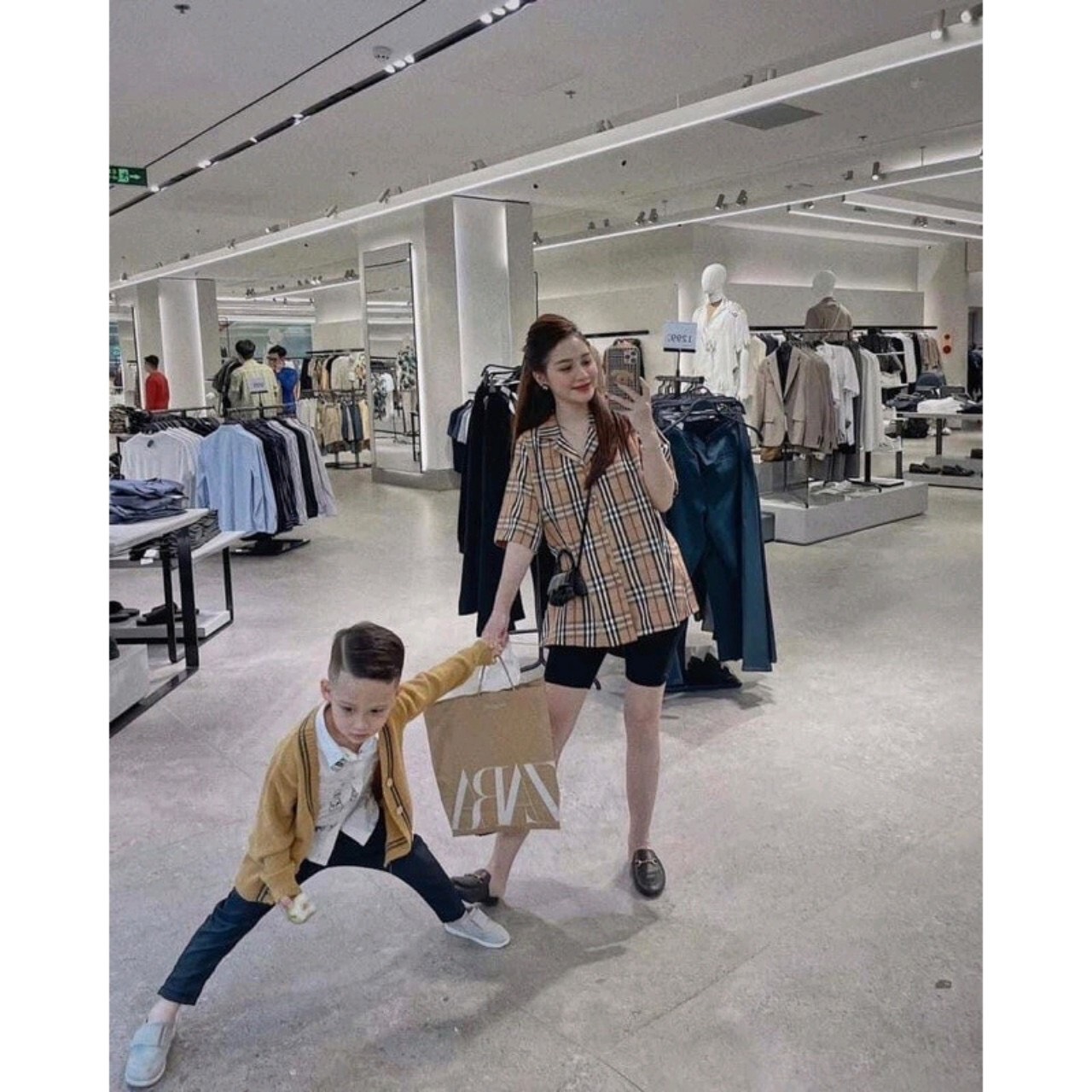 Áo Sơ mi nam, Áo Sơ mi nữ , Áo Sơ mi kẻ CỘC tay, Áo cotton thô cực chất hót hót hóttren cả nam và nữ đều mặc rất đẹp ạ