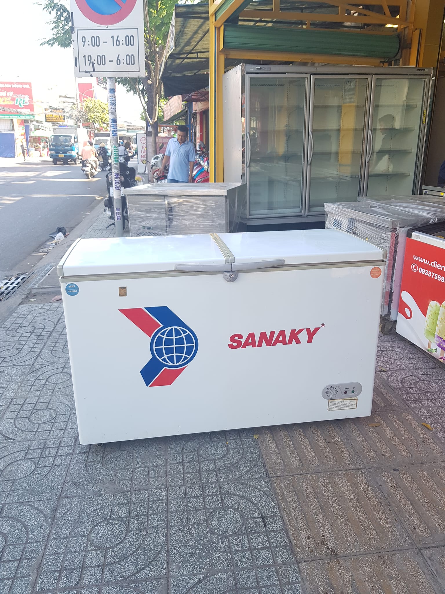 tủ đông,mát hiệu sanaky vh-405w1 dung tích 405l mới 89%