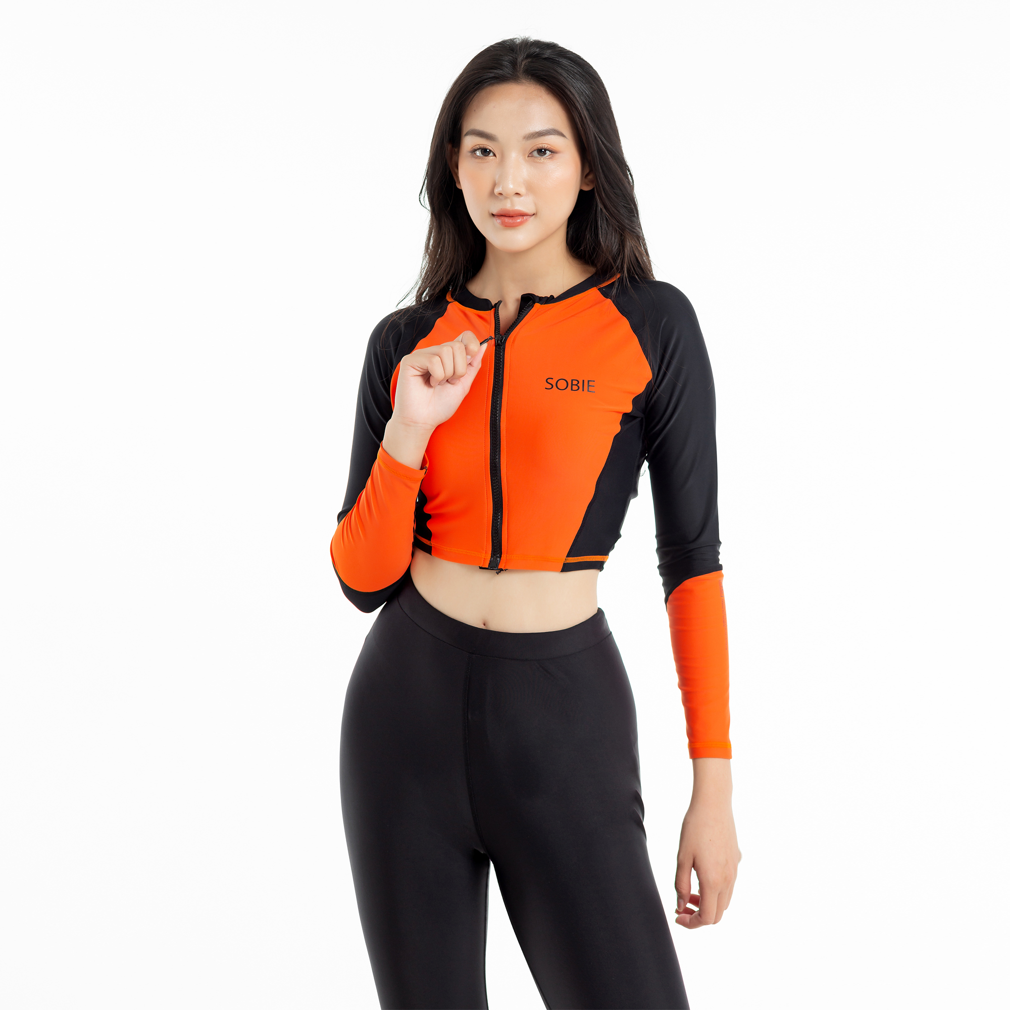 Áo bơi nữ croptop khóa kéo tay dài - black orange sobie