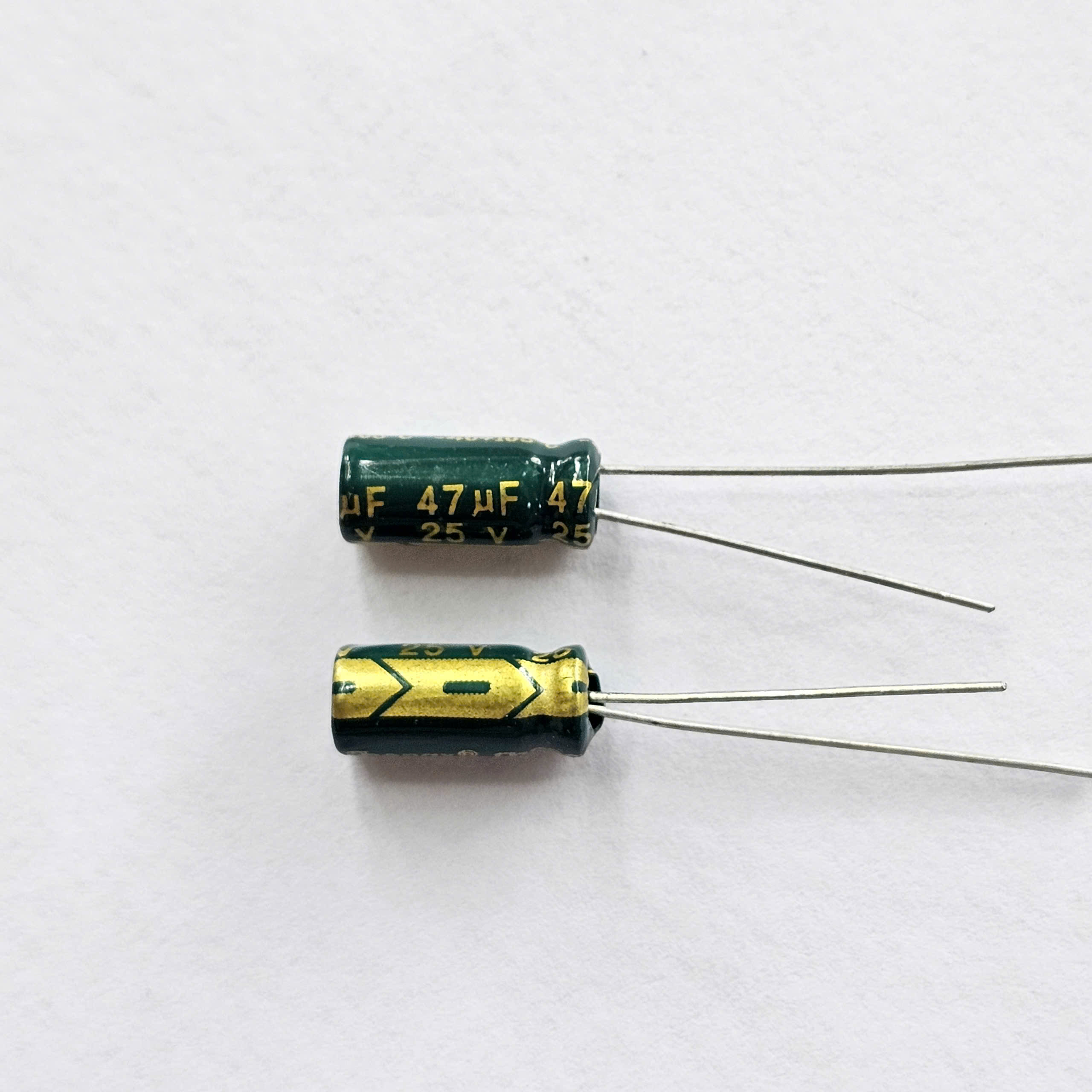 Túi 20 tụ 47uF 25v ( 5x8mm )