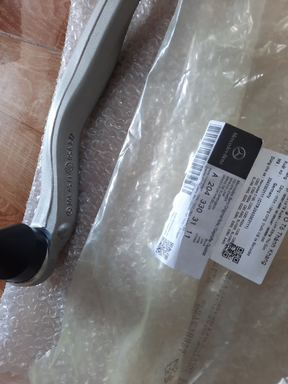 [HCM]Cặp cao su càng I cong Mercedes W204 Mercedes C200 C250 C300 mã phụ tùng A2043003111/ A2043303211
