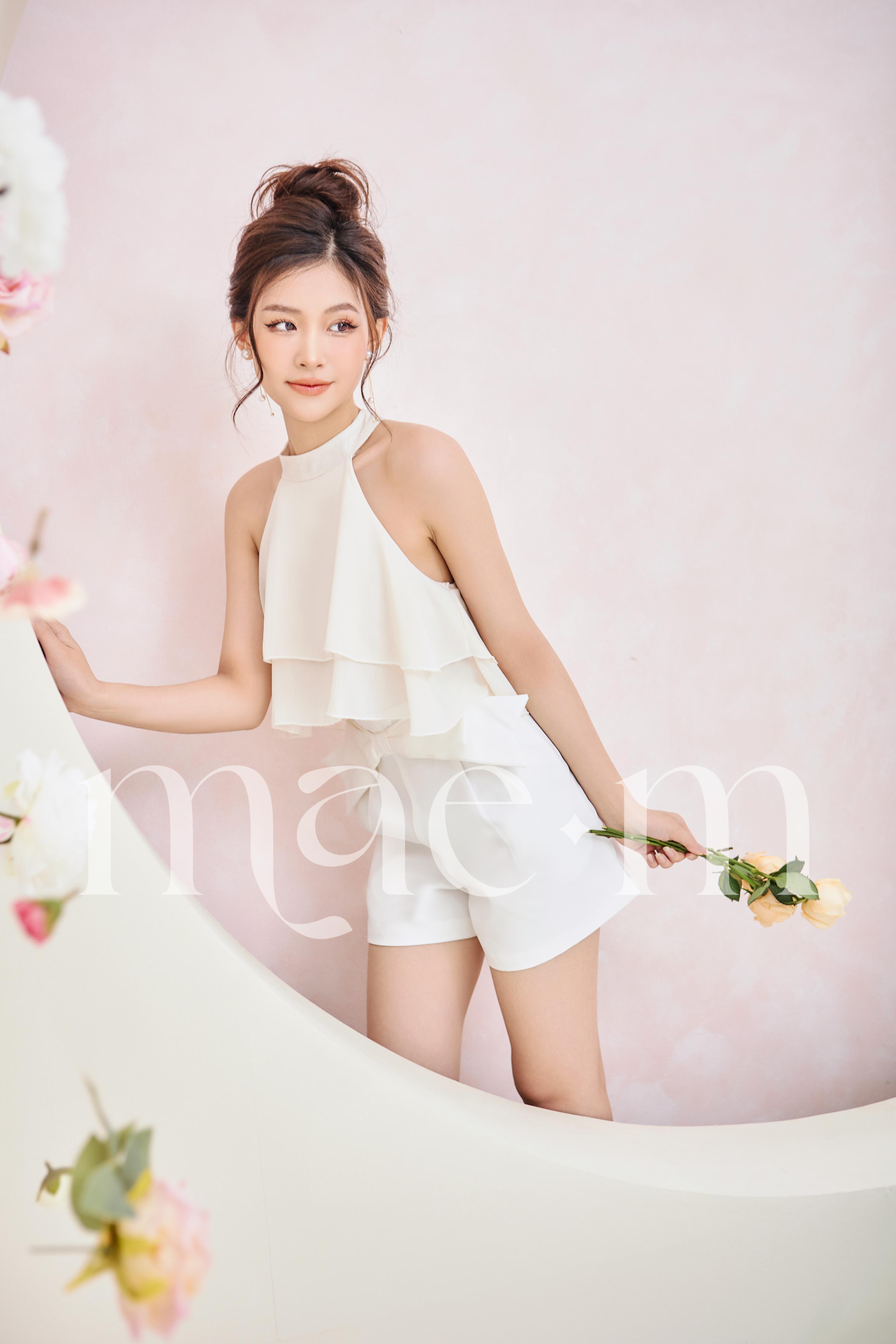 Áo kiểu crotop phối quần Sooc Mae M Áo cổ yếm xếp ly tầng xòe quần short ngắn nơ đai lưng Blossie