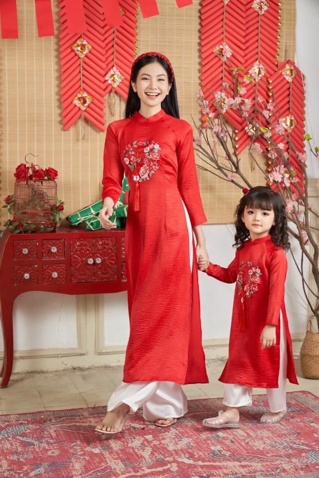 Áo dài cách tân tết siêu xinh_áo đai cách tân mẹ và bé chất lụa tây thi cao cấp