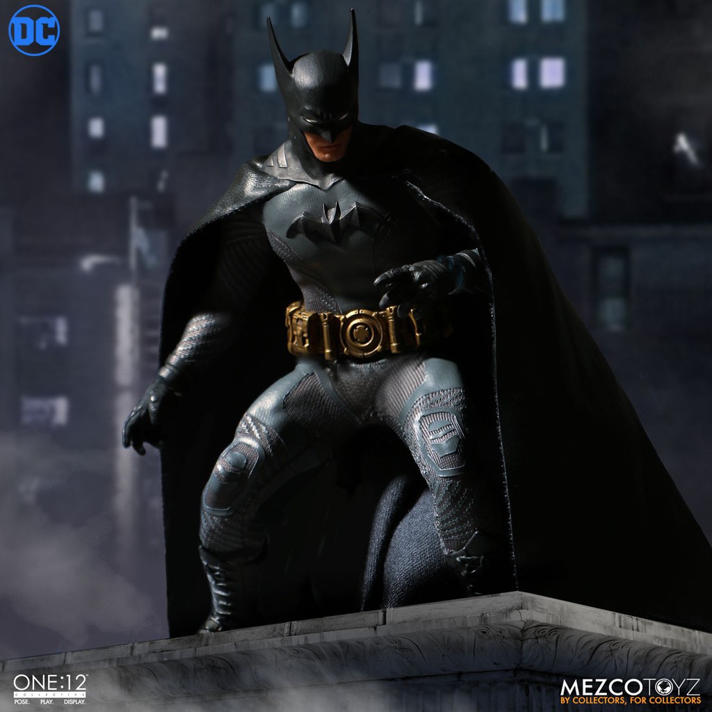 HCM][Hàng có sẵn] Mô hình chính hãng Mezco: Batman Ascending Knight |  