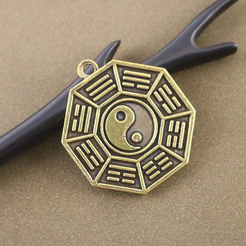 Tượng Phong Thủy Hình Kính Bát Quái (Kích Thước: 3.9cm x 3.5cm)