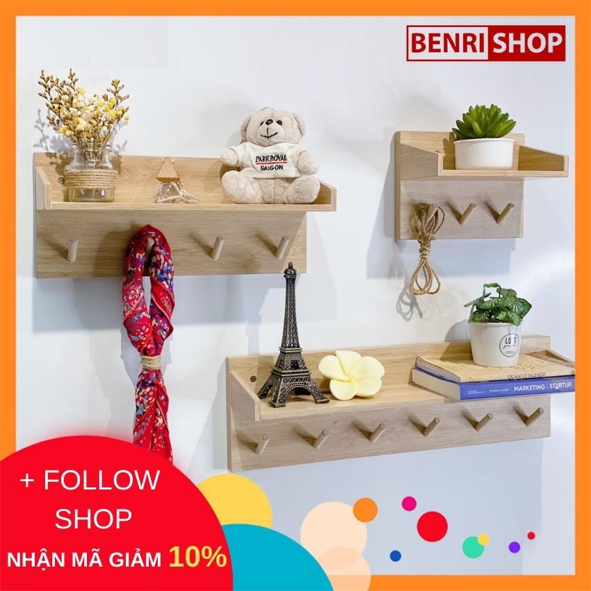 Kệ Gỗ Treo Tường Trang Trí,Để Đồ,Để Sách Có Móc Treo Quần Áo,Treo Phụ Kiện BENRI SHOP KMO