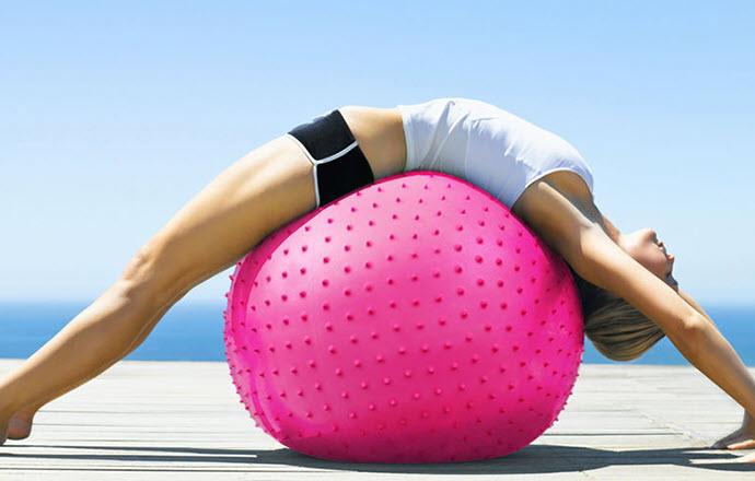 yoga giảm cân,Bóng tập Yoga gai Fitness 75cm được thiết kế với các gai nổi bạn có thể vừa tập vừa massage nhẹ nhàng giảm bớt căng thẳng,bóng rất dễ sử dụng và nhỏ gọn nên bạn có thể dùng tập ở bất cứ nơi đâu, giá ưu đãi giảm 50% tại May Store