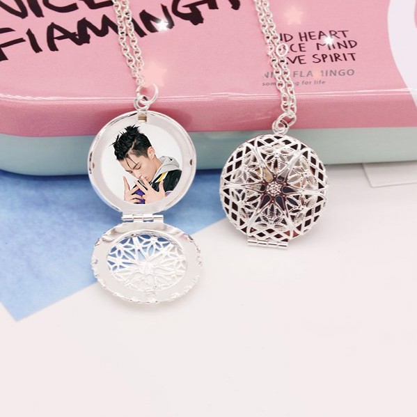 Vòng cổ in hình vương hạc đệ idol thần tượng đóng nắp kim loại xinh xắn