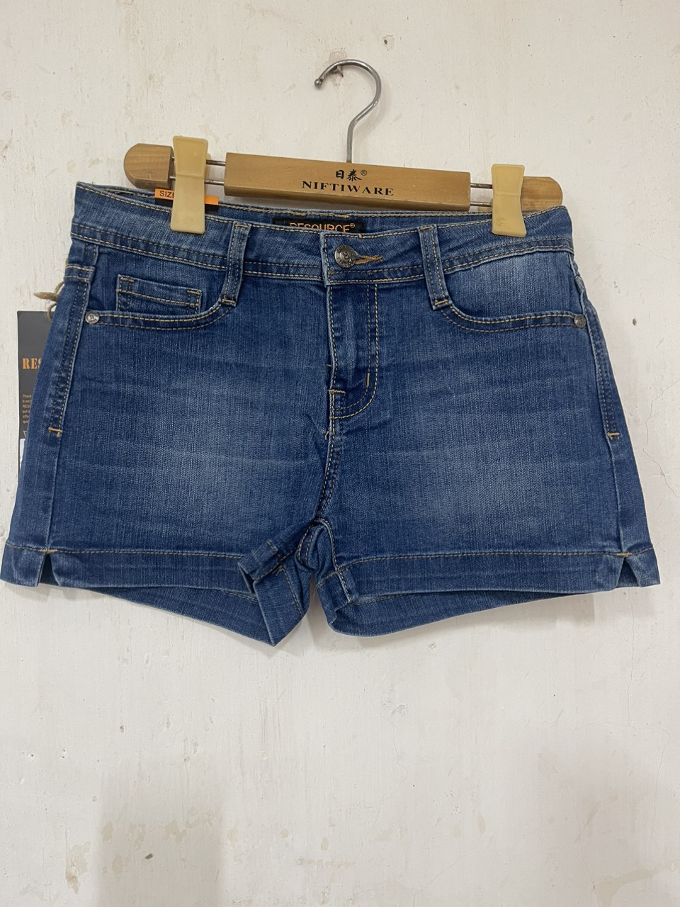 Sale quần sooc jeans cạp vừa thời trang
