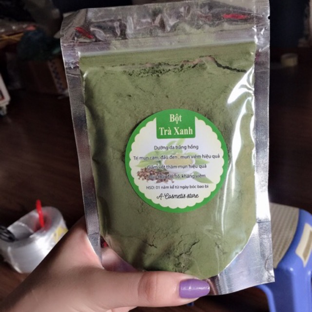 BỘT TRÀ XANH NGUYÊN CHẤT 100% , GIÚP DA SÁNG BÓNG TỪ 7-14 NGÀY . LOẠI BỎ TẤT CẢ CÁC LOẠI MỤN CÁM , MỤN ĐẦU ĐEN , MỤN MỦ . TINH CHẤT TRÀ XANH GIÚP BẢO VỆ DA , CHỐNG LÃO HÓA .