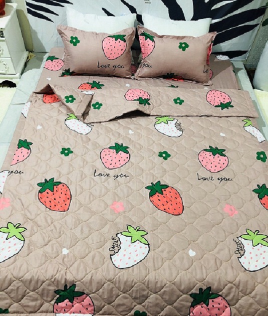 (FreeShip MAX) Bộ Chăn Ga Gối Hè Cotton Mẫu Quả Dâu Nâu