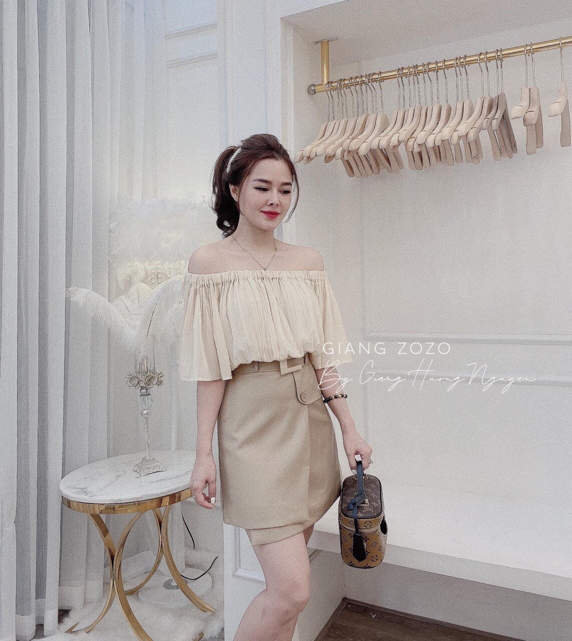 Sét Áo Trễ Vai Dập Ly Kèm Chân Váy Và Đai
