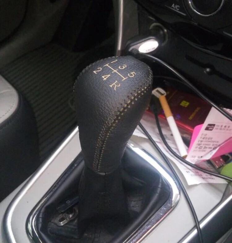 bọc cần số CAPTIVA 5 số - da bò thật khâu thuc công. khắc sơ đồ số theo hãng xe, rất nhiều màu sắc