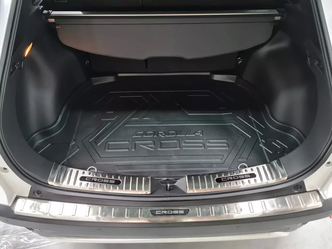 Lót cốp nhựa Toyota Corolla Cross hàng dẻo dày đẹp - chống trầy xước xe, không mùi dễ dàng vệ sinh lau chùi, không thấm nước, phụ kiện Toyota Cross