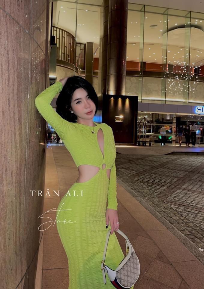 Đầm body gân tay dài khoét eo ngực sexy M002