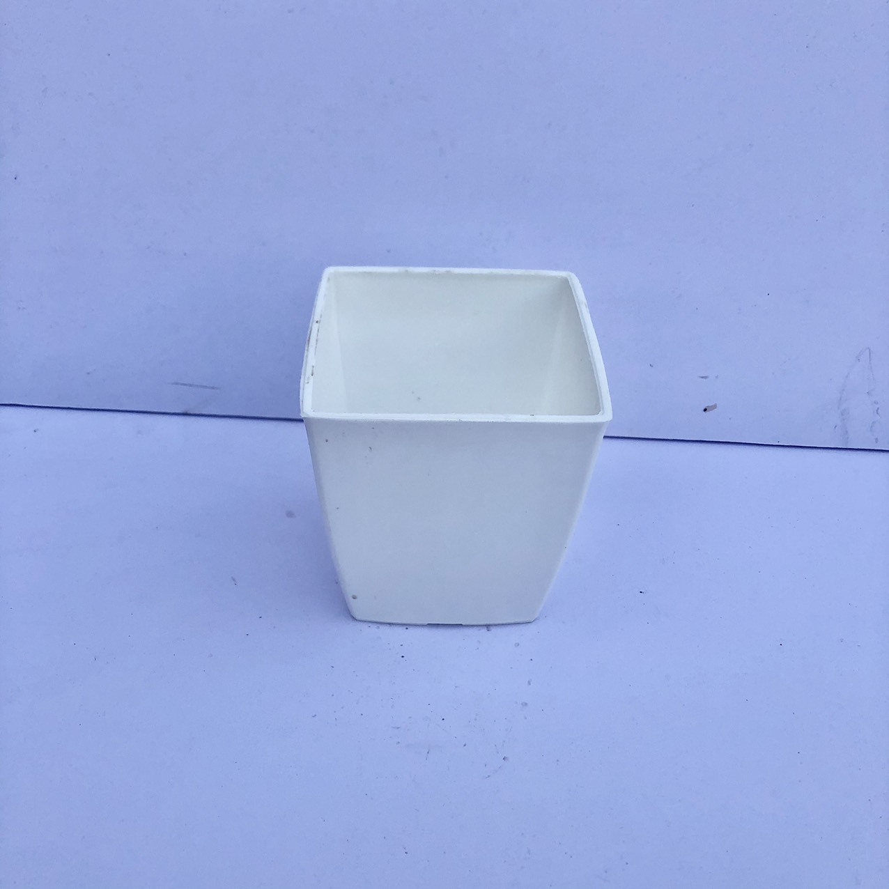 Chậu nhựa đen trồng cây C9
