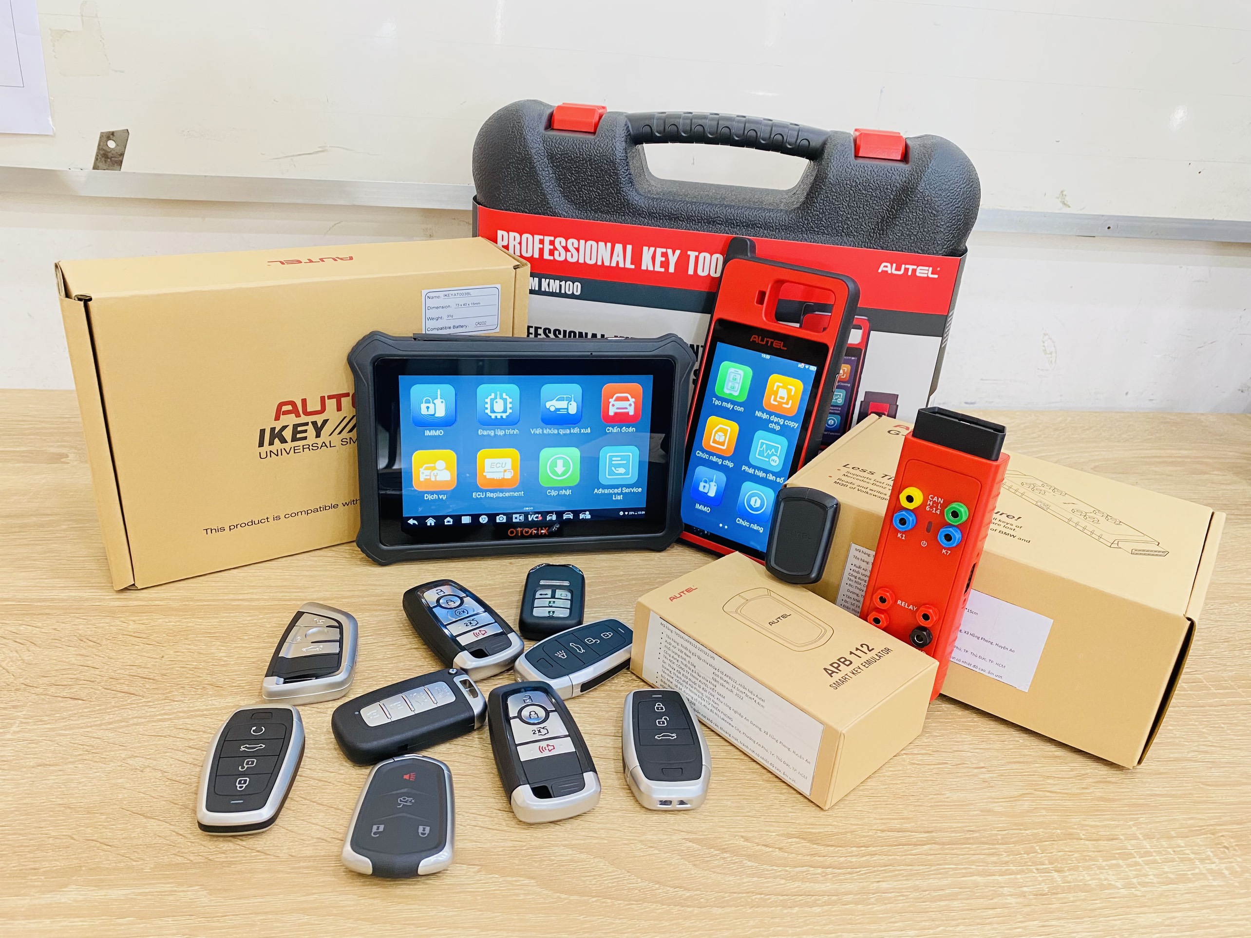 Autel maxiim km100- máy kiểm tra và tạo chìa khóa smartkey ô tô