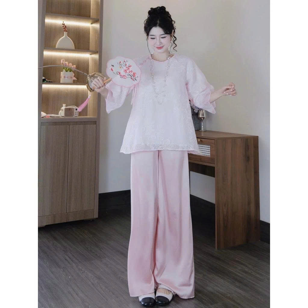 Innovative Set of Pastel Pink Temple Outfits with Gentle Feminine Collar