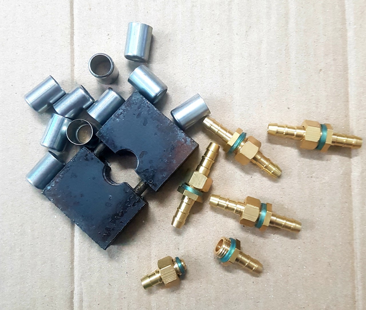 Bộ khuôn ép bấm đầu dây xịt rửa áp lực cao kèm 5 bộ nối đuôi chuột 8.5mm và 10 chén inox 15mm