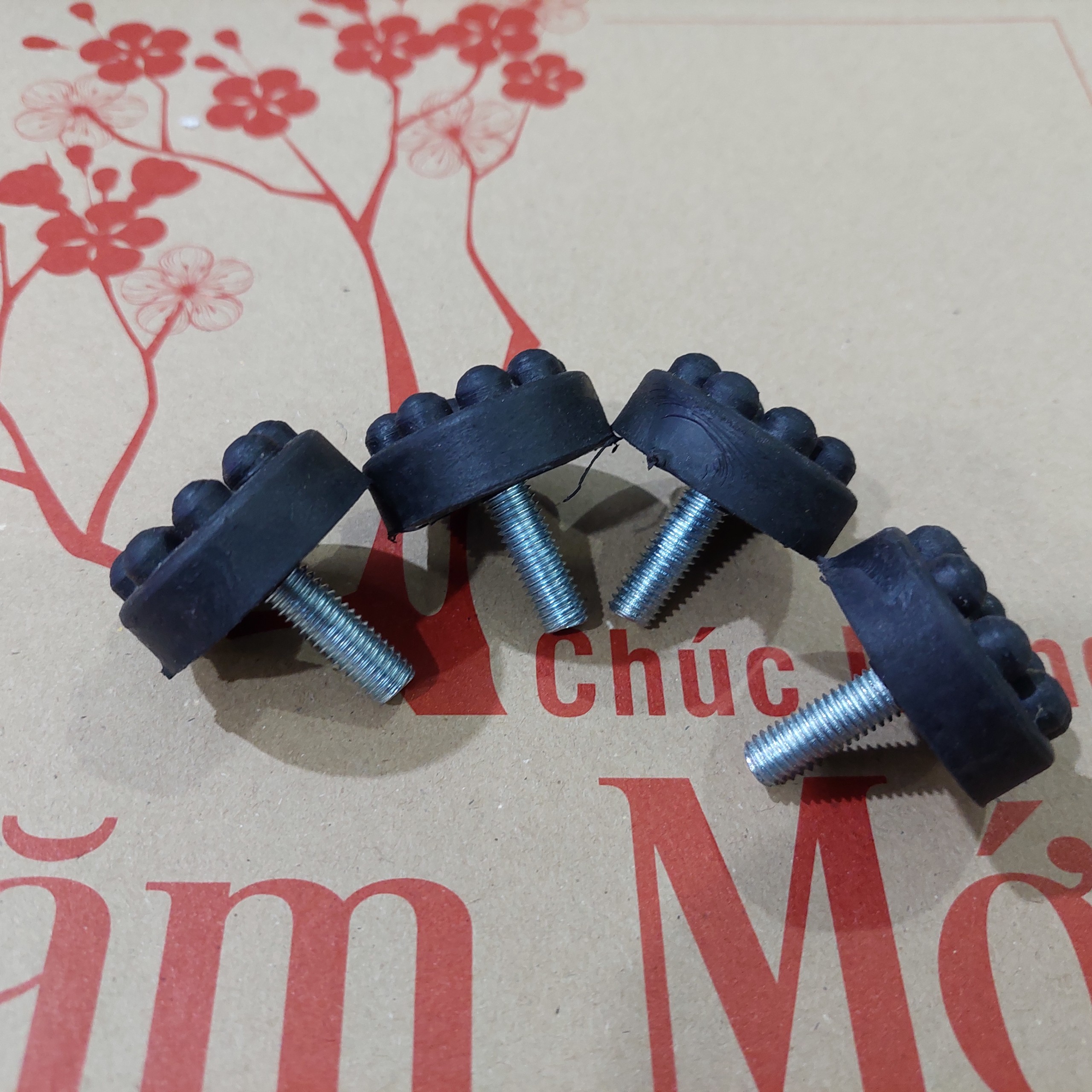 combo 4 cái đế cao su chân võng/chân bàn/ghế  ốc 8 ly, bộ 4 ốc vặn chân ghế bàn võng chắc chắn, làm di chuyển các vận dụng dễ dàng hơn ko bị trầy nền nhà - Cửa Hàng Nam