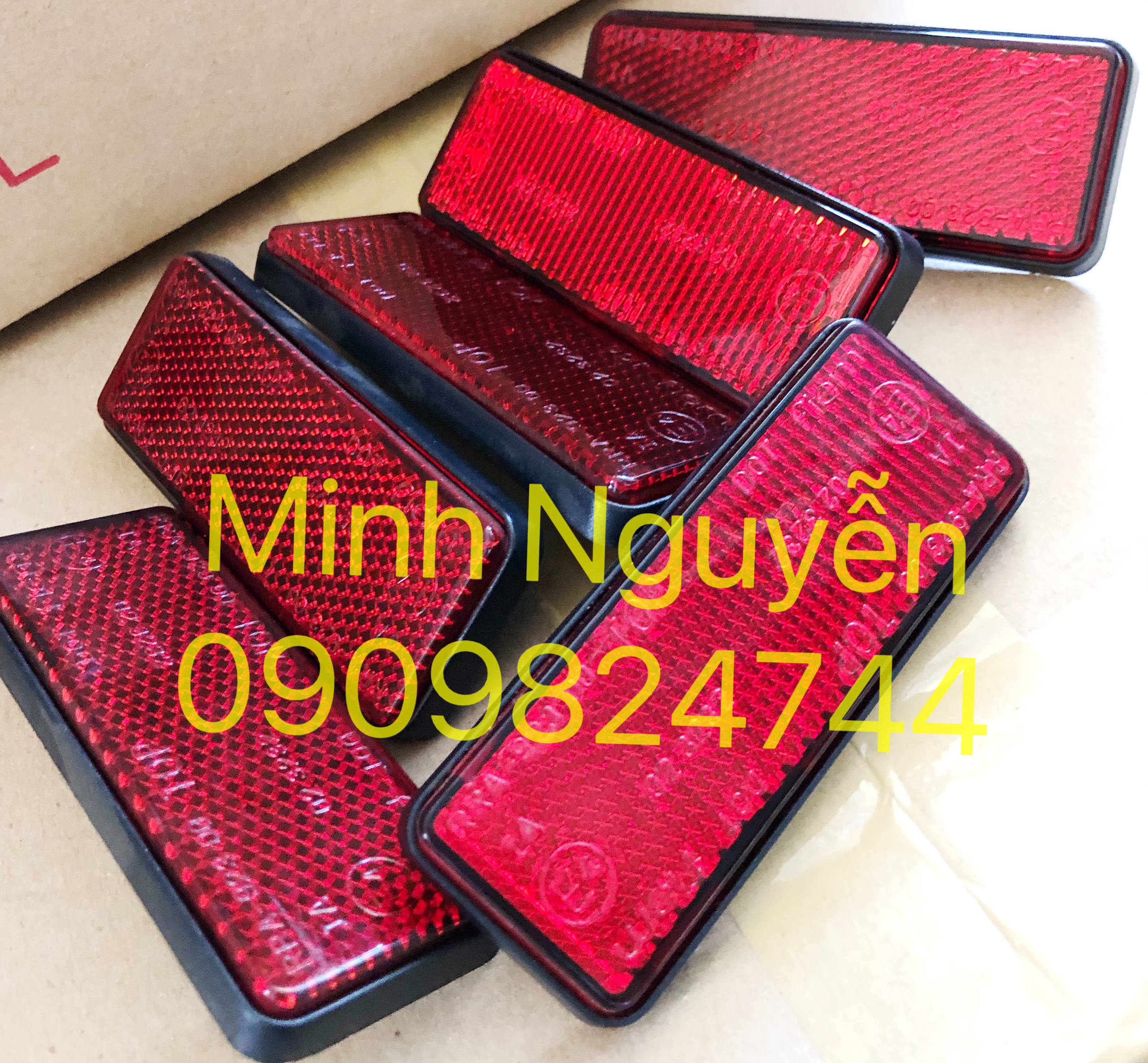 Phản quang đuôi dè sau các dòng xe