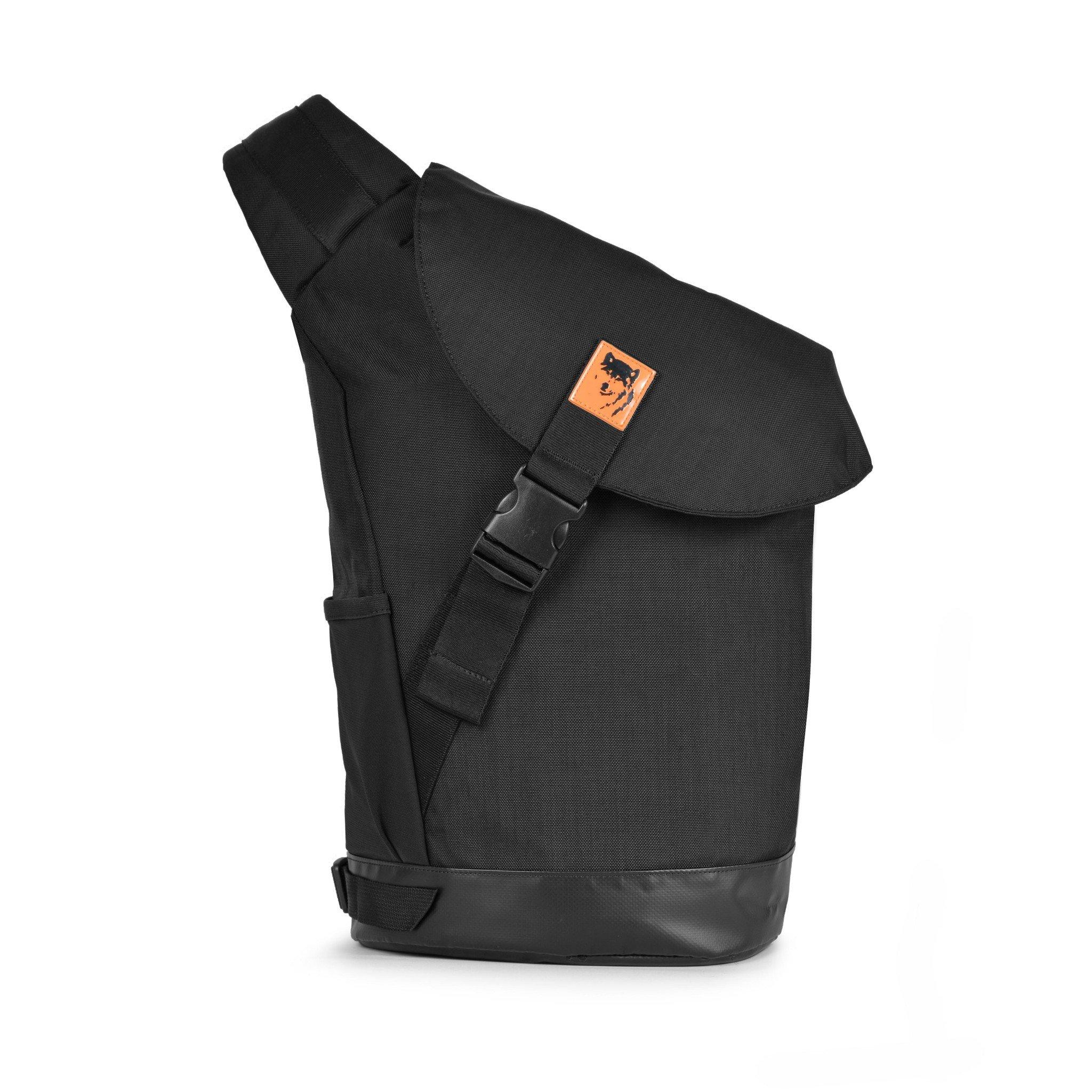 Túi đeo chéo thời trang mikkor the arnold delux – black kích thước: 43 x 17 x 34
