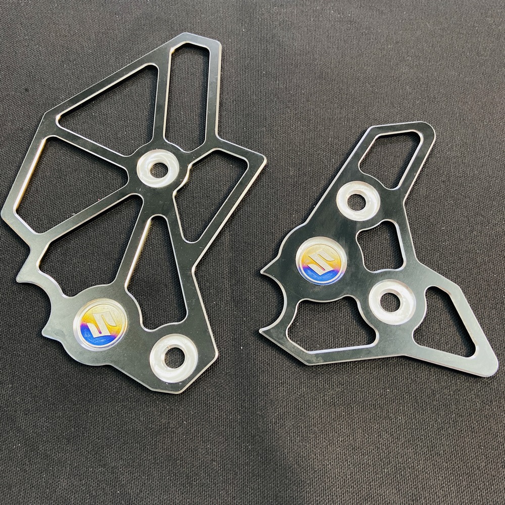 [HÃY MUA THEO CÁCH CỦA BẠN] CHE BEN ĐẠP CHO RAIDER FI,SATRIA FI CÓ LOGO TITAN SUZUKI TRANG TRÍ XE  (2 MIẾNG 2 BÊN MÀU ĐEN )