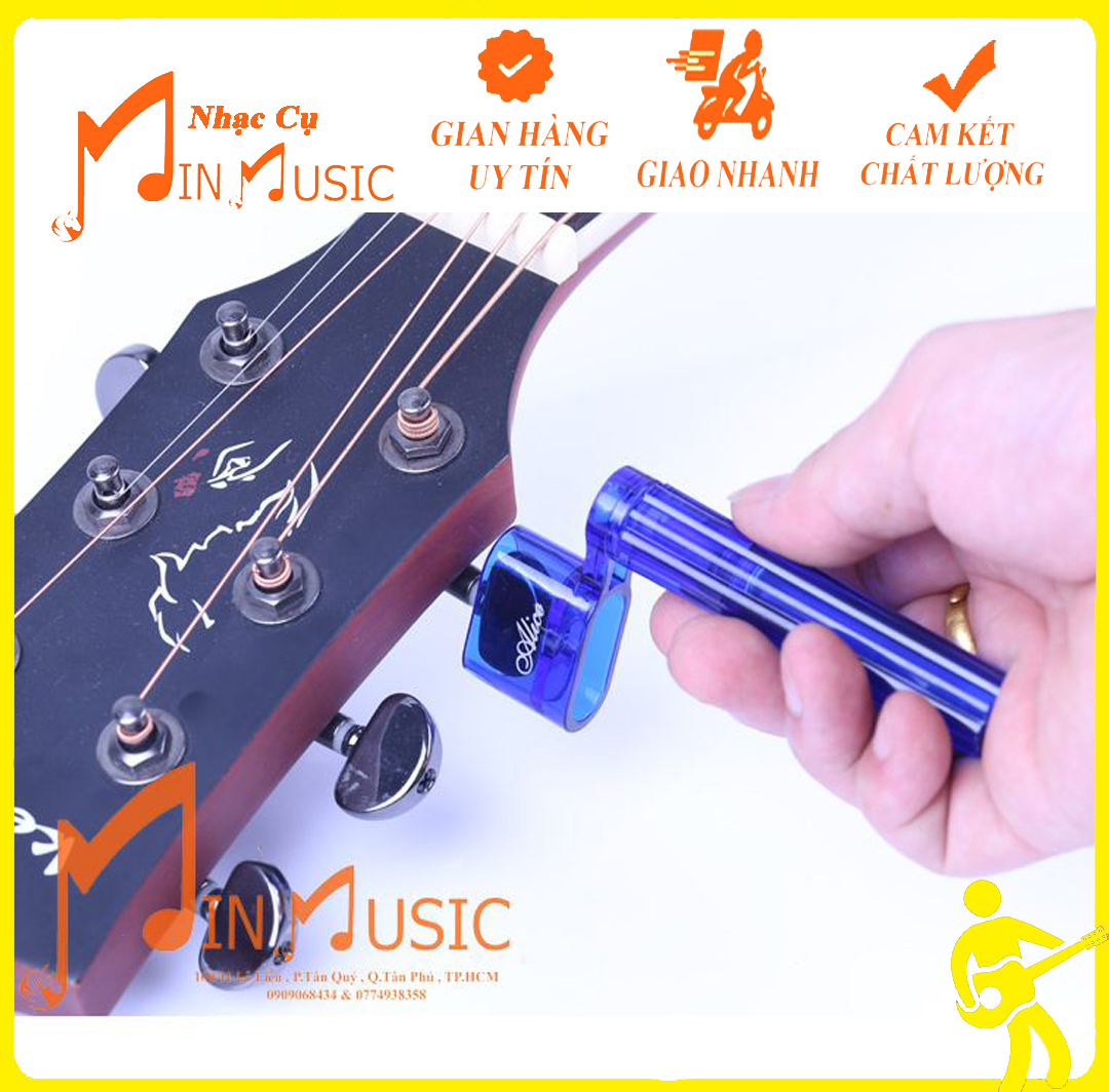 Tay quay thay dây đàn Guitar