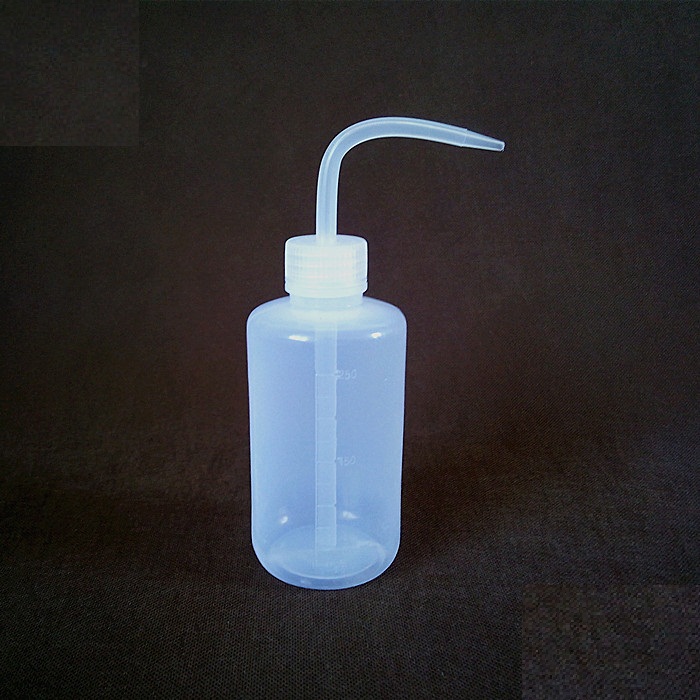 Bình tia nhựa 250ml vòi cong