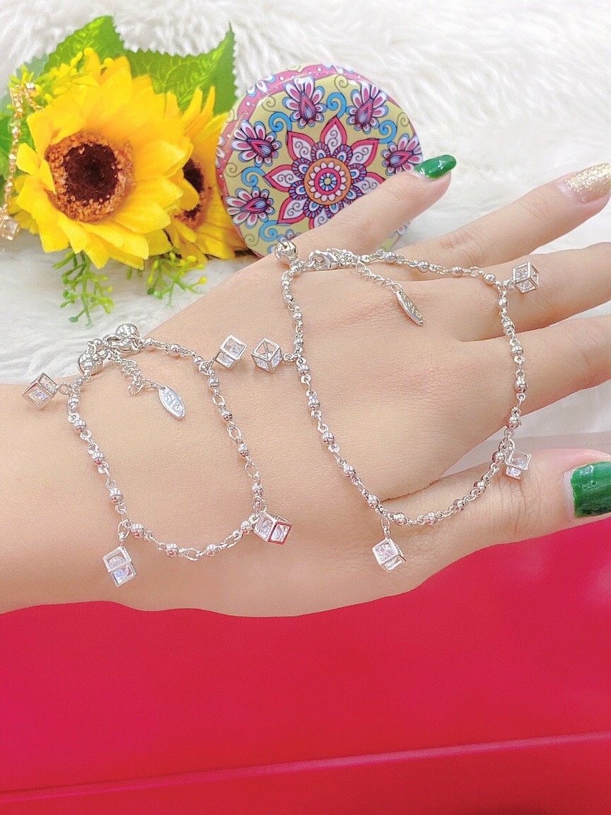 Lắc tay nữ mạ vàng 18K cao cấp Free&Easy cho độ sáng lấp lánh cao cam kết không đen không bay màu đeo cực sang chảnh thích hợp đi tiệc mua làm quà tặng lac chan vang 18K lắc chân nữU.lacchan07